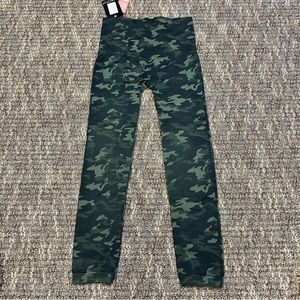 Bagatelle Womens Camo High Rise Elasticized Ankle Seamless Leggings Green Medium